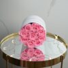 Różowe wieczne róże - średni box biały